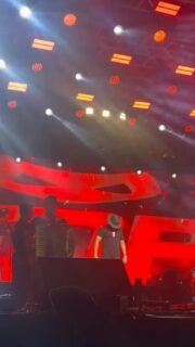 🤳🏻 Direto do palco, @filhodopiseiro levantando a galera e fazendo todo mundo dançar!E como não poderia ser diferente, a classe trabalhadora marcou presença em peso, mostrando sua força, união e alegria neste 1º de Maio! 💃🏻🔥