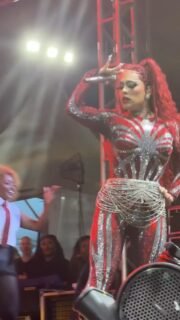 🎤✨ @gloriagroove agora na festa da classe trabalhadora!Levando cultura, diversidade e muita energia, o palco do 1º de Maio segue vibrando com quem faz o Brasil acontecer todos os dias. 💪🔥Uma celebração que vai além da música: é sobre respeito, inclusão e valorização de cada trabalhador e trabalhadora que constrói nossa sociedade com dedicação e luta diária.📍 Um encontro de vozes, histórias e conquistas
🎶 Shows, cultura e muita representatividade
🤝 União da classe trabalhadoraHoje é dia de celebrar, reconhecer e fortalecer quem move o país! Viva o 1º de Maio!