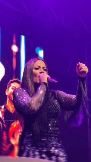 🔥🎉 A FESTA NÃO PARA!A Taty Dantas subiu ao palco e colocou todo mundo pra dançar! 💃🎶É muita alegria, energia e animação! Nossa festa está simplesmente INCRÍVEL! 🙌🔥E tudo isso foi preparado especialmente para você, trabalhador e trabalhadora, que faz a diferença todos os dias!❤️ Essa festa é de vocês, essa festa é nossa!